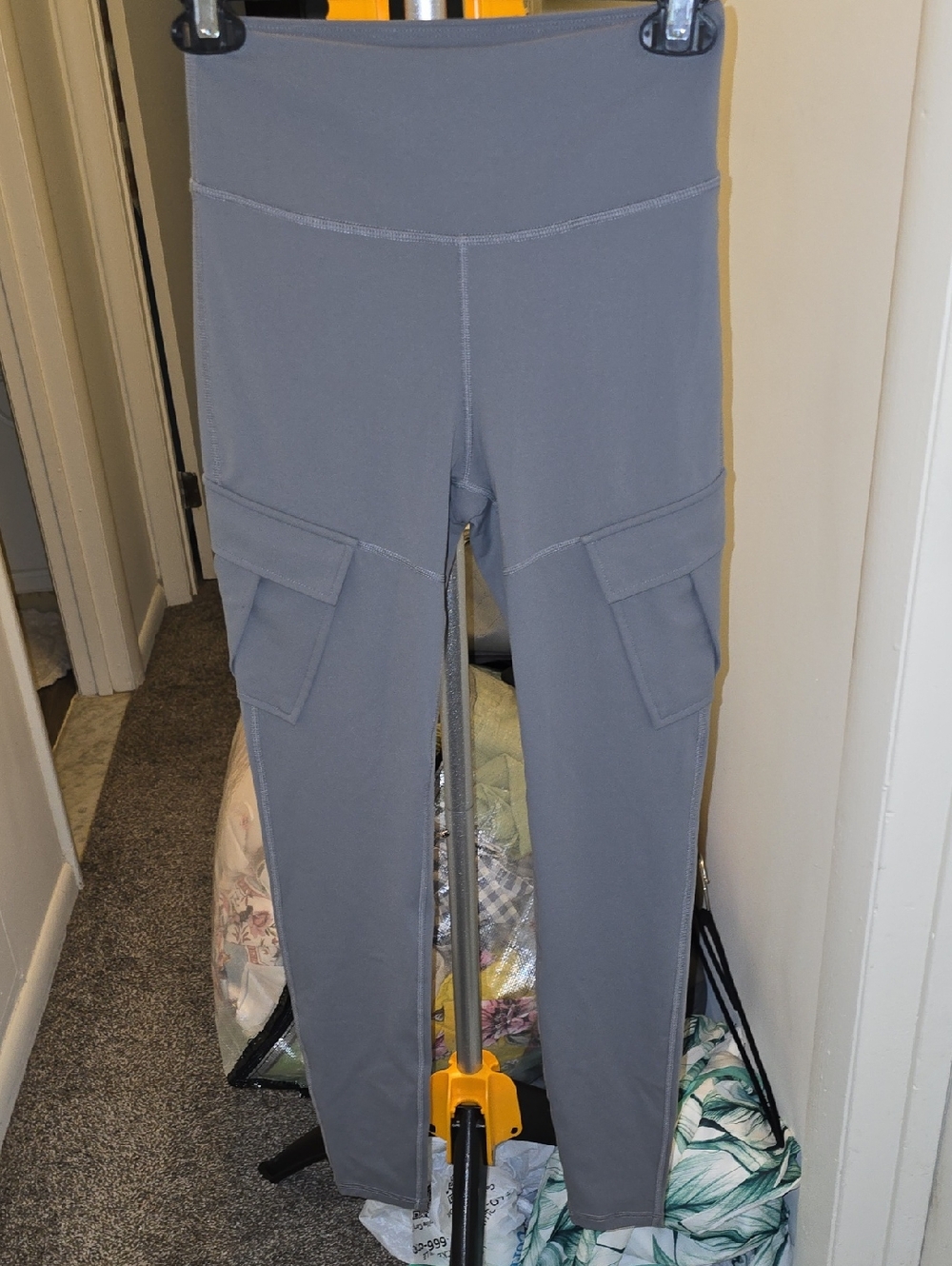 $5 - MUST BUNDLE - NWOT Halara XS Full Length Cargo Leggings in Gray